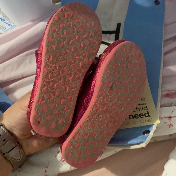 Pink sparkle toms - Picture 3 of 7